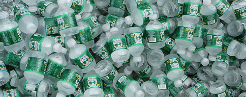 Image: Lots of bottled water by Nrbelex, Wikipedia.